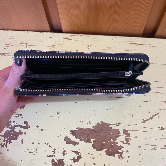 Loungefly Stranger Things Eleven Chibi Zip Around Wallet - Picture 4 of 5